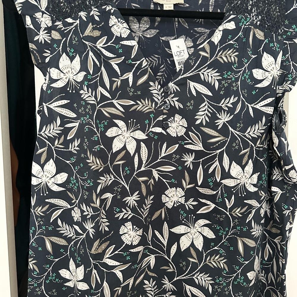 LOFT Black and White Sleeveless Blouse